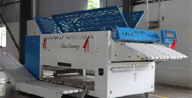 新開布草洗滌廠采購洗滌設(shè)備的注意事項