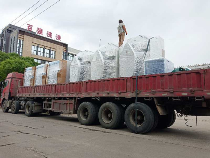 6月27、28日 百?gòu)?qiáng)洗滌龍等洗滌設(shè)備發(fā)貨四川